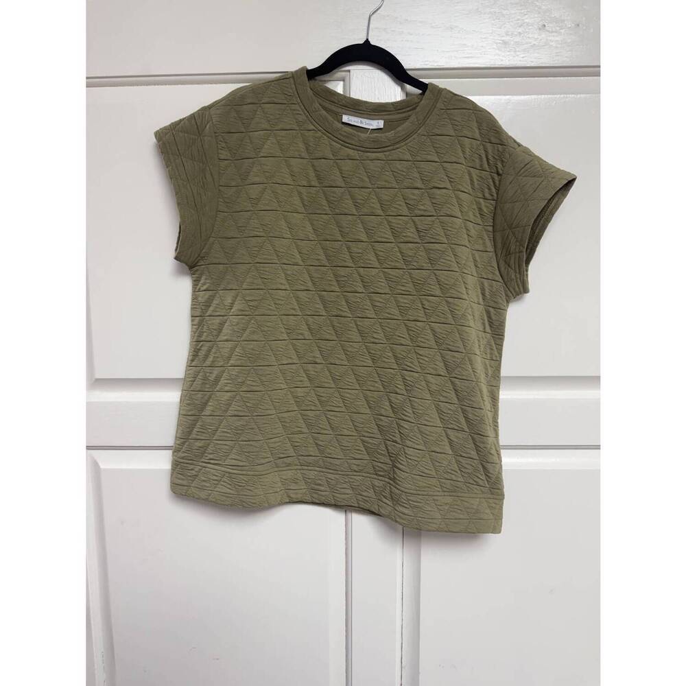 NEW SEE AND BE SEEN women's quilted short sleeve top in olive green